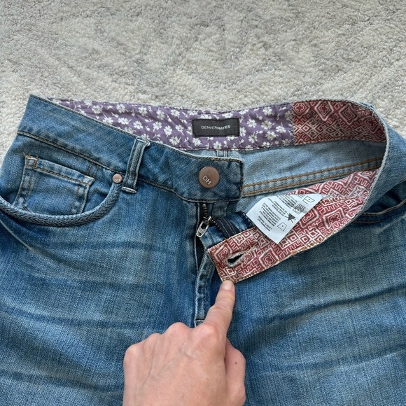 Denver Hayes Blue Jean Shorts with Knee-Length Design - Picture 4 of 4